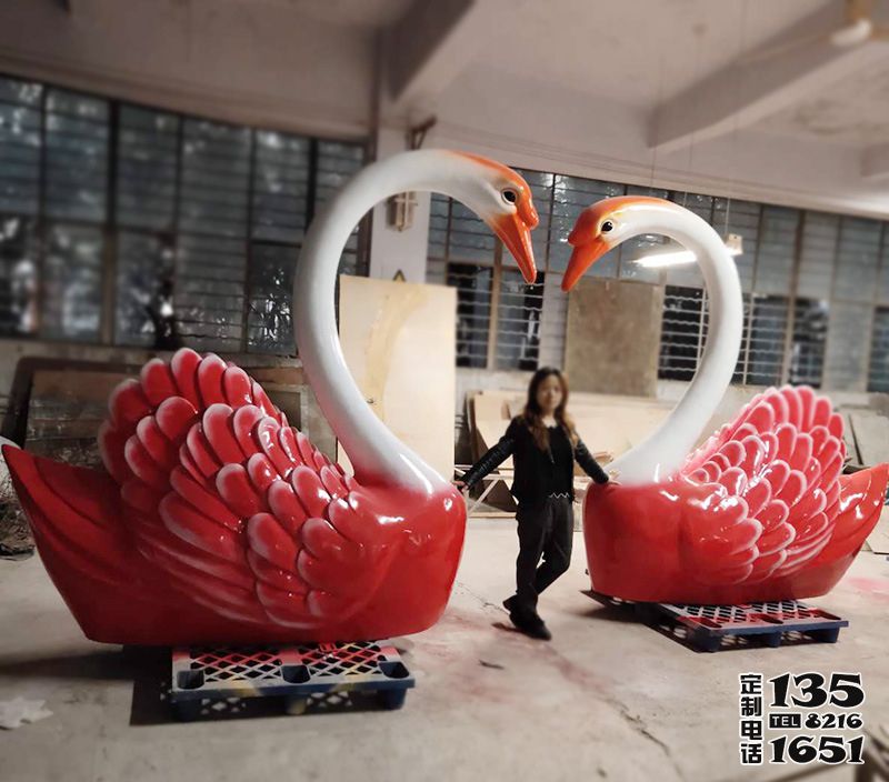 商場(chǎng)創(chuàng)意玻璃鋼彩繪愛(ài)心天鵝雕塑 商場(chǎng)創(chuàng)意玻璃鋼彩繪愛(ài)心天鵝雕塑