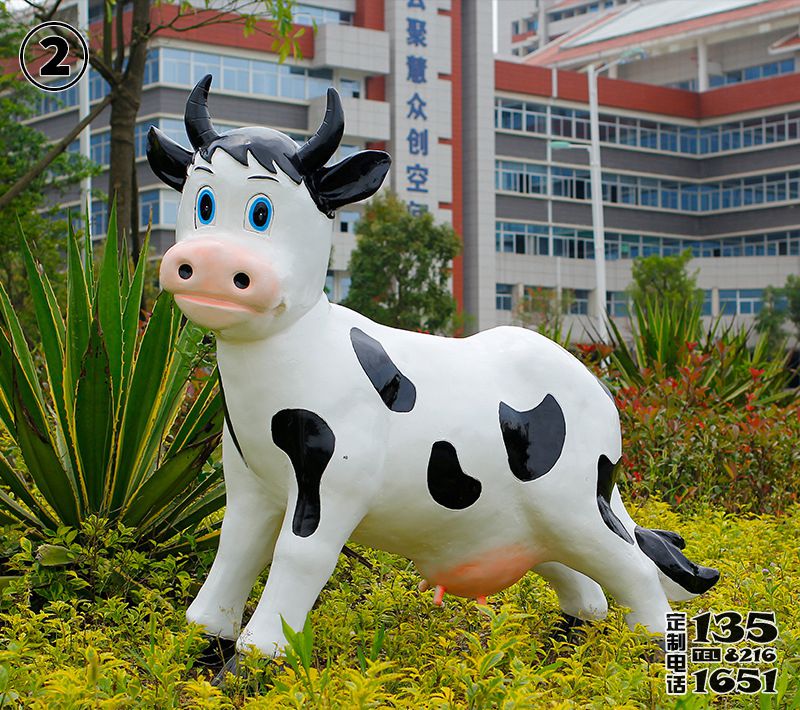 廣場(chǎng)一只奔跑的玻璃鋼牛雕塑 廣場(chǎng)一只奔跑的玻璃鋼牛雕塑