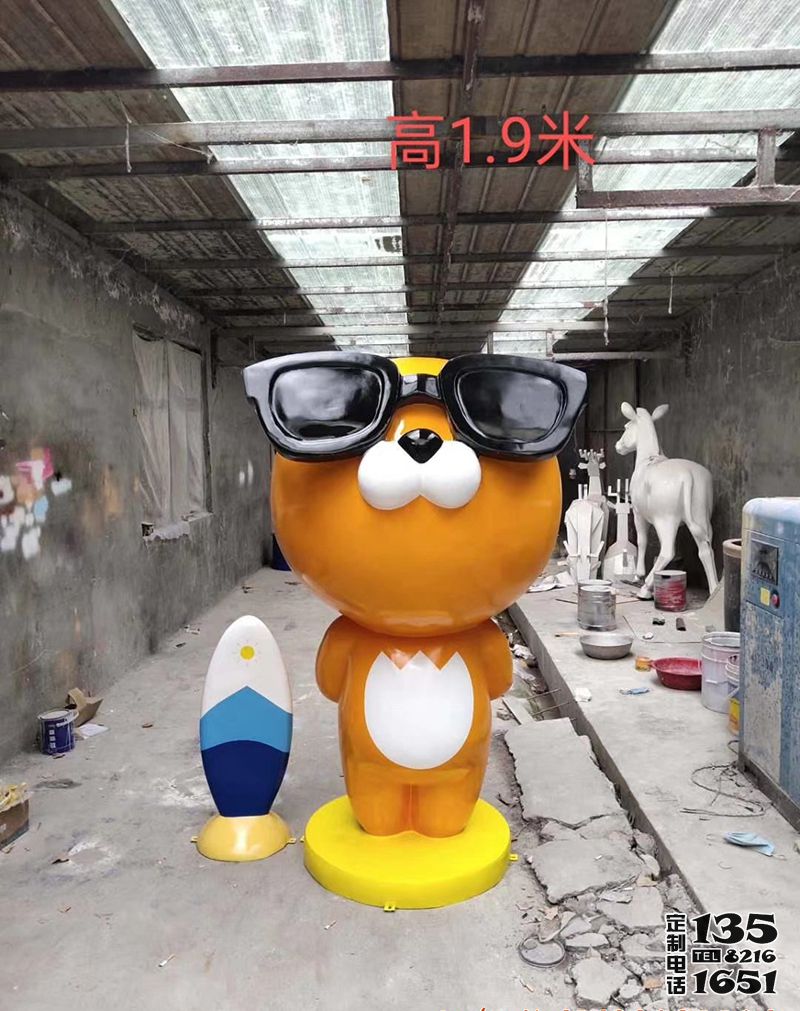 商場(chǎng)卡通樂園戴墨鏡彩繪玻璃鋼貓公仔雕塑 商場(chǎng)卡通樂園戴墨鏡彩繪玻璃鋼貓公仔雕塑