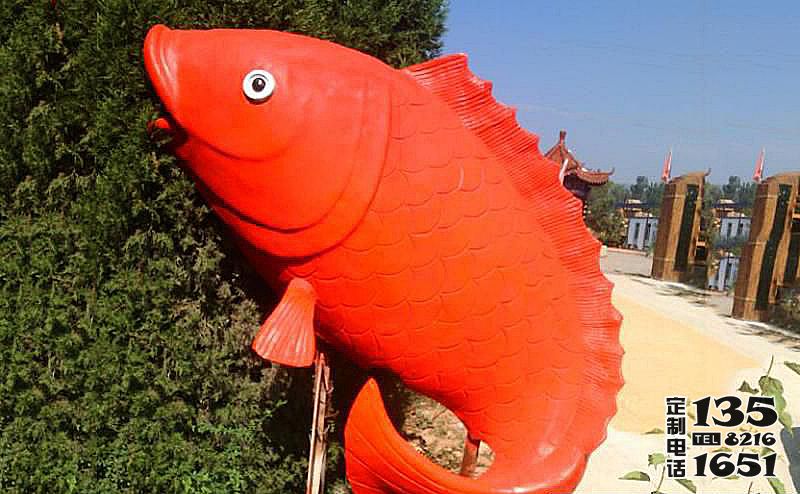 戶外公園玻璃鋼仿真鯉魚(yú)雕塑